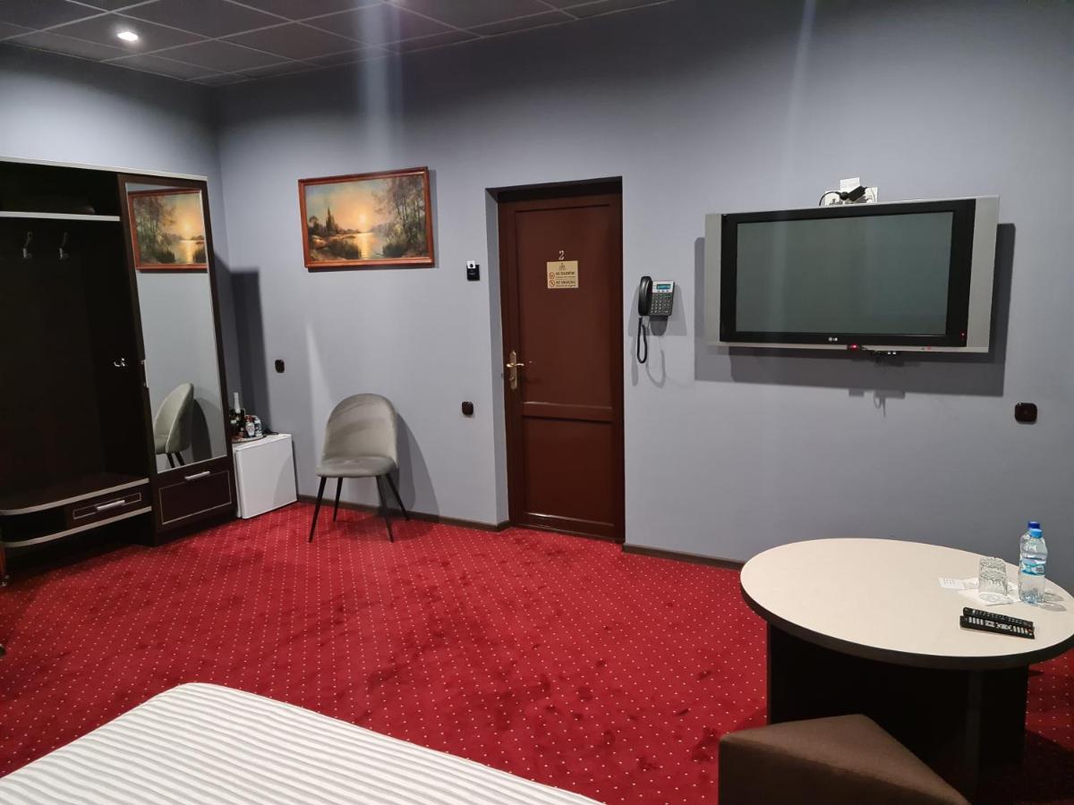 Lex Trend Hotel イルピン エクステリア 写真